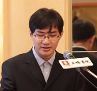 从网络文学迈向世界模型
